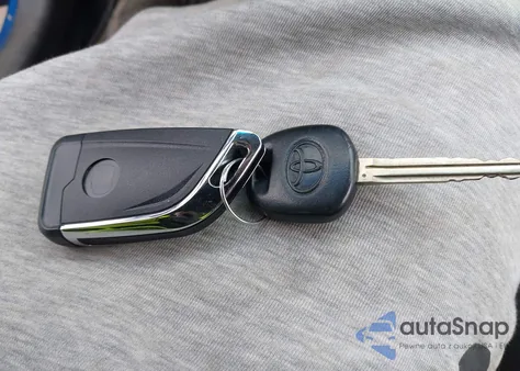 2011 Toyota Yaris z USA, uszkodzony, nr VIN JTDKT4K36B5329645